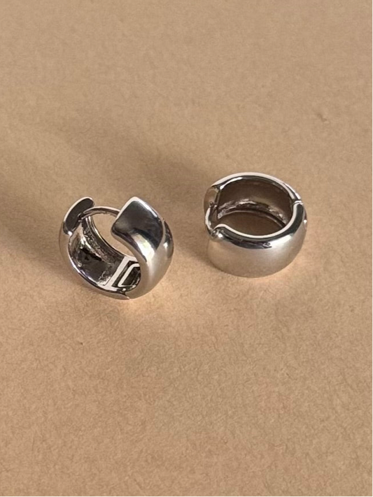 Metal muse hoops in silver