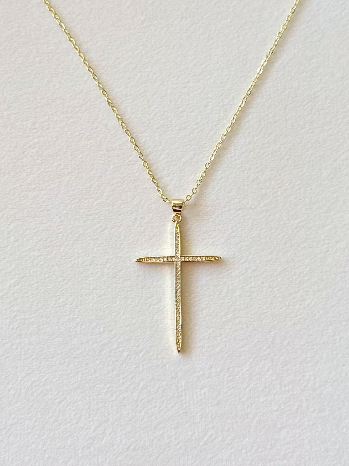Elegant cross necklace