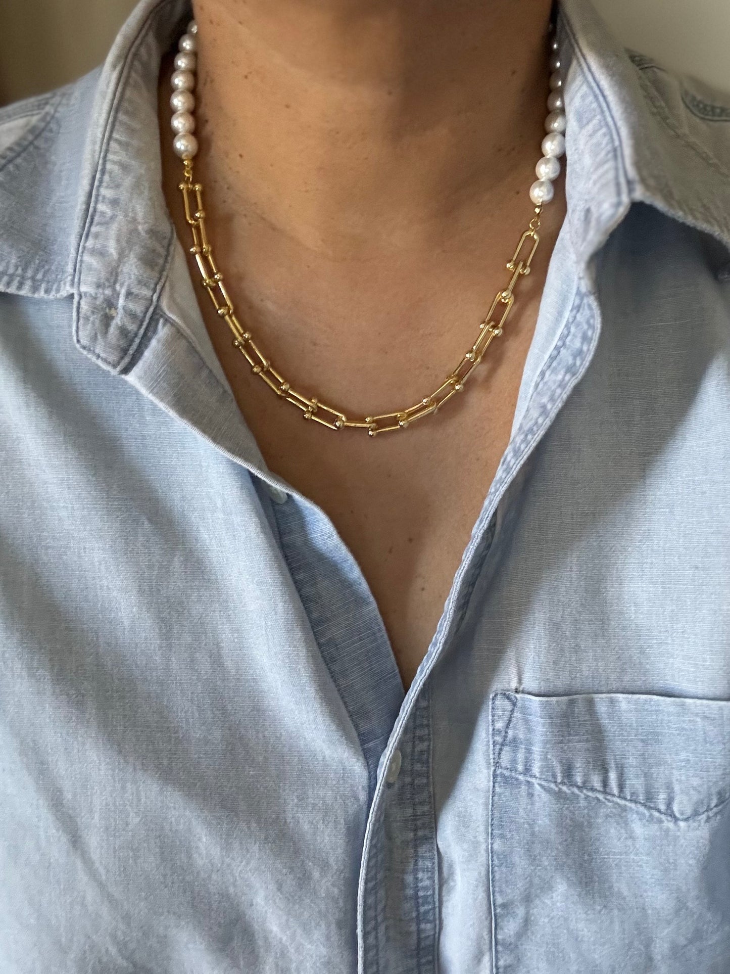 Jesse (in gold)