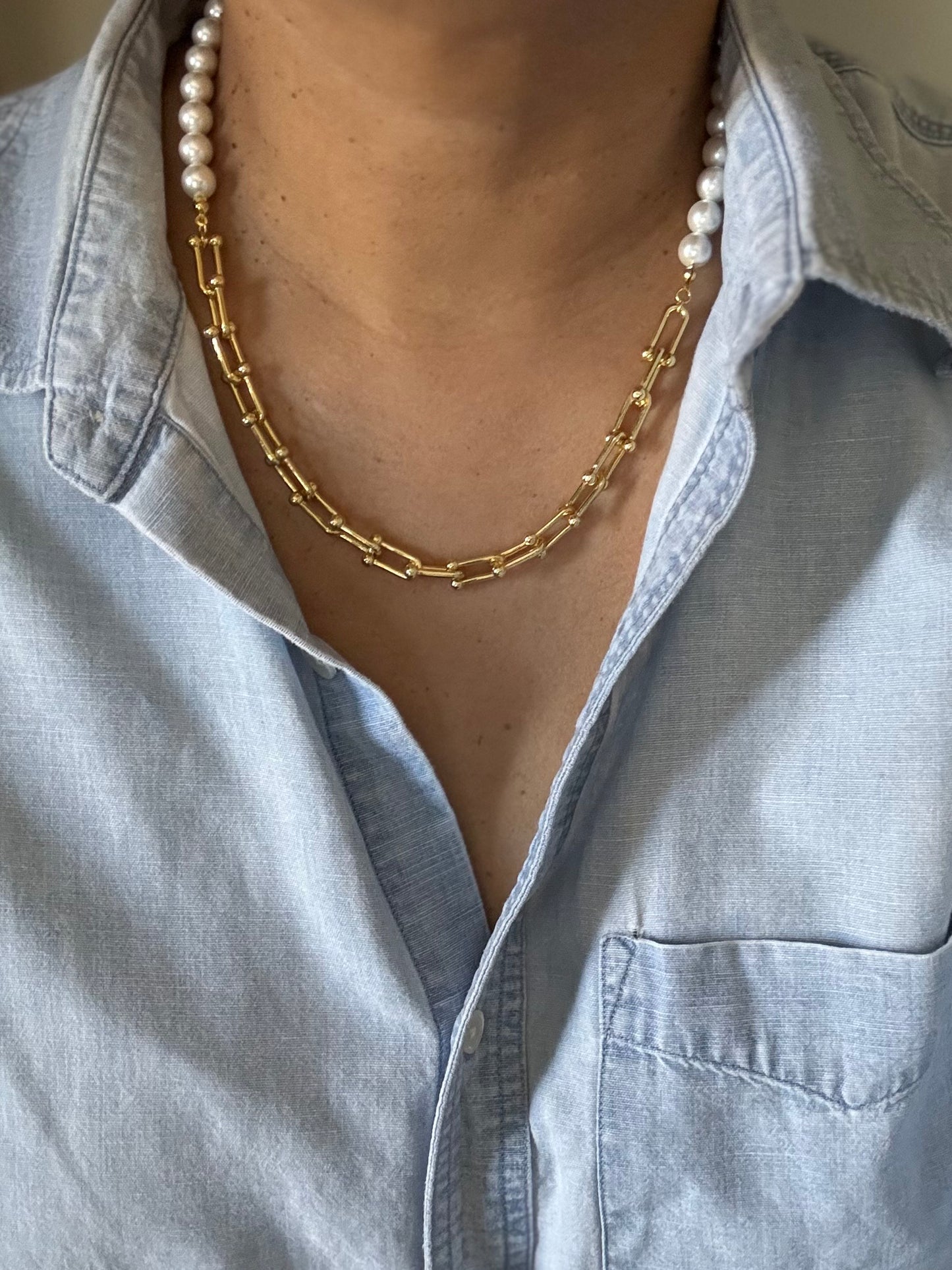 Jesse (in gold)