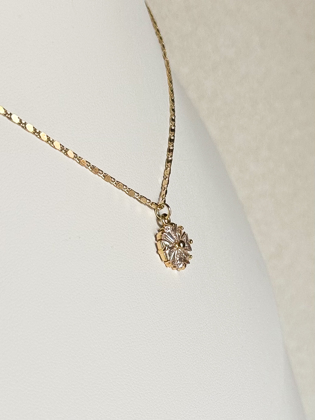 Soft glow necklace
