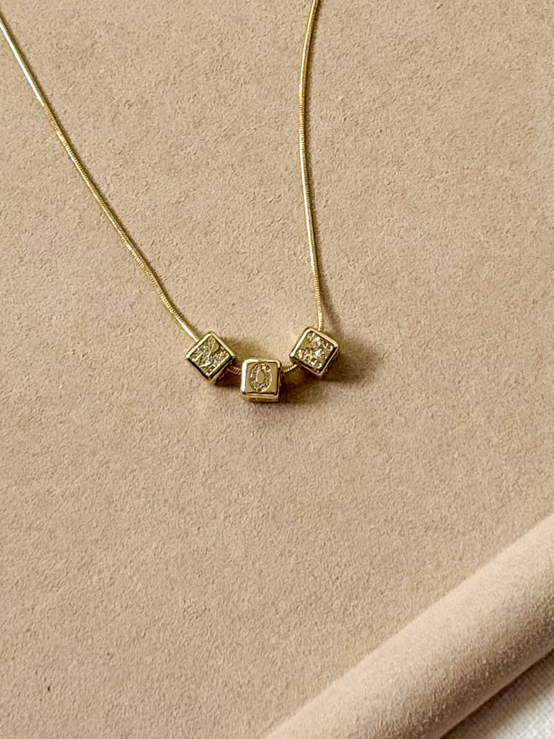 MOM necklace