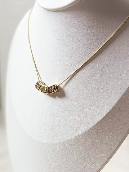 MOM necklace