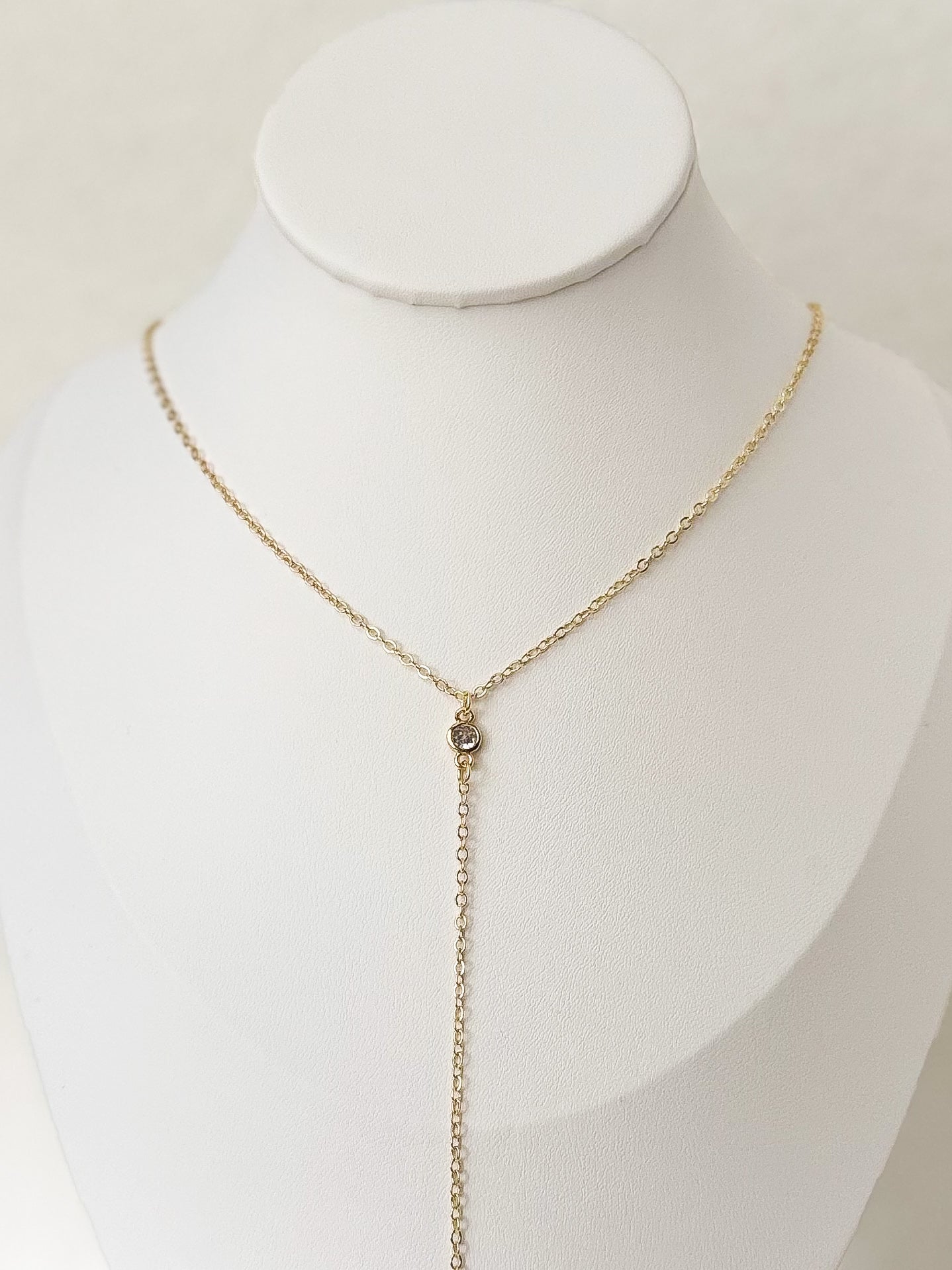 The line necklace