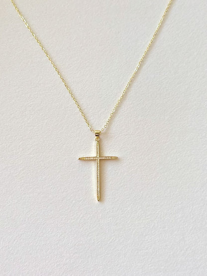 Elegant cross necklace