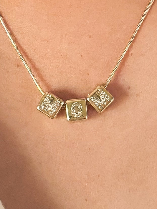 MOM necklace