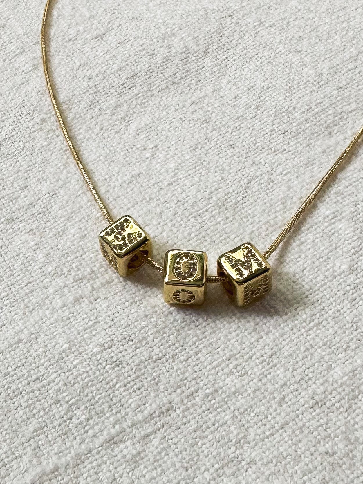 MOM necklace