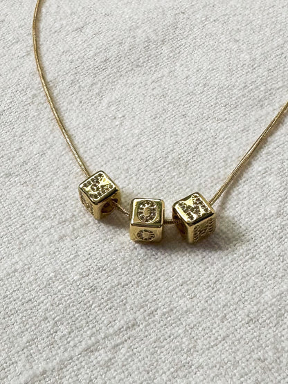 MOM necklace