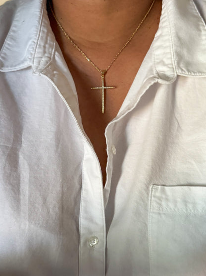 Elegant cross necklace
