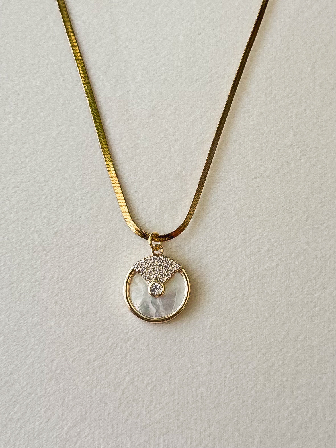 Dial pendant necklace