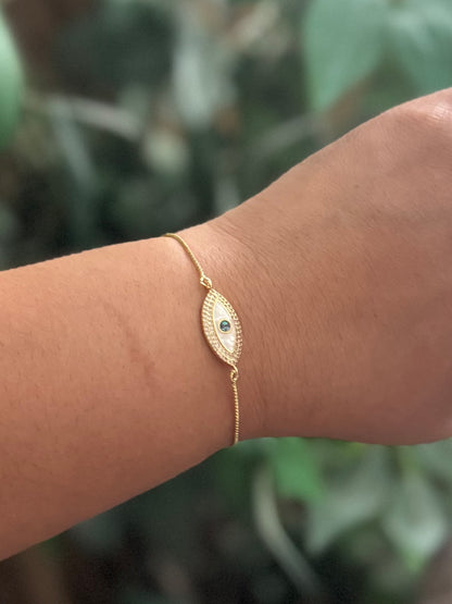 Mother of pearl eye bracelet