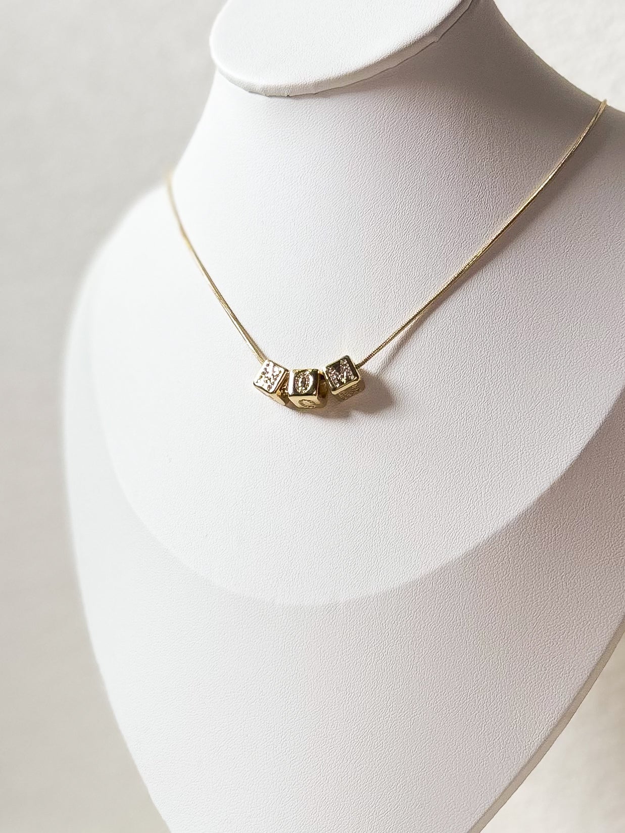 MOM necklace