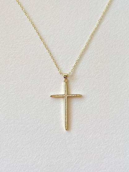 Elegant cross necklace
