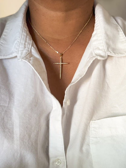 Elegant cross necklace