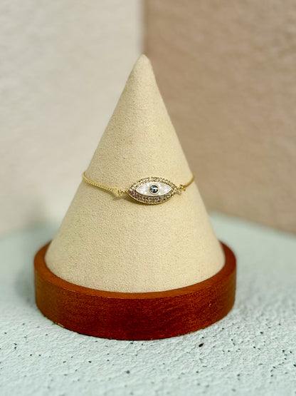 Mother of pearl eye bracelet