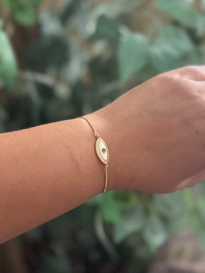 Mother of pearl eye bracelet