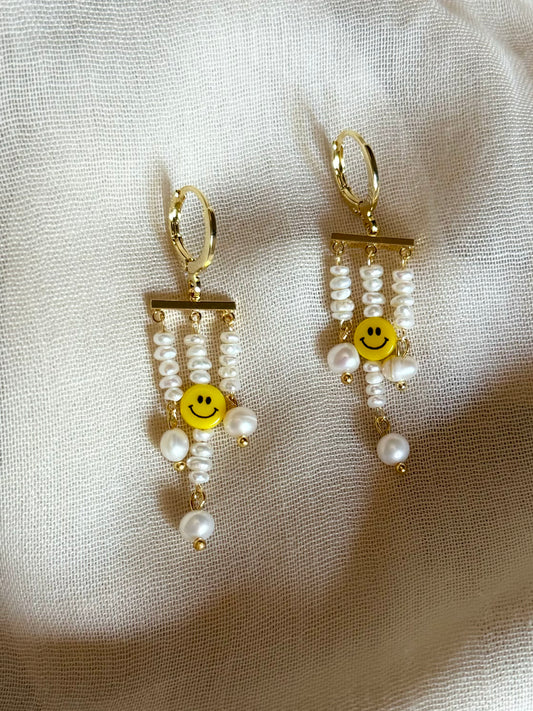 Sunshine smile pearl earrings